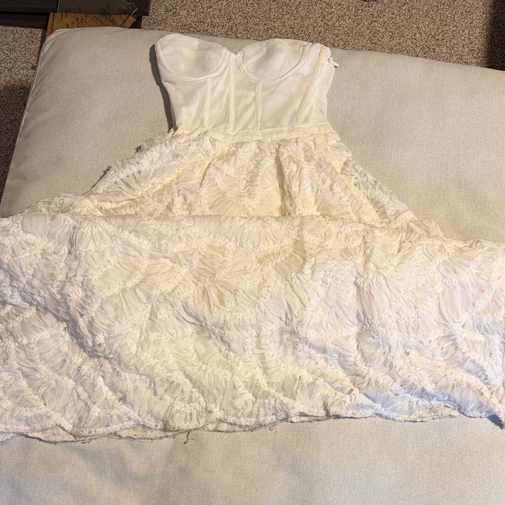 Elegant Cream Strapless Wedding Dress - Picture 5 of 5